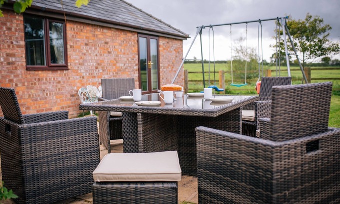 Malpas House | Millers House - Large three bedroomed bungalow in perfect rural setting.