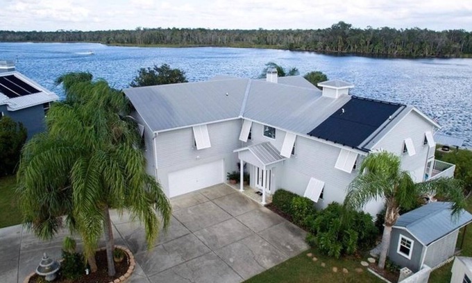 Crystal Shores House | Million dollar house on main river w/million dollar view! Pool, Dock, Kayaks.