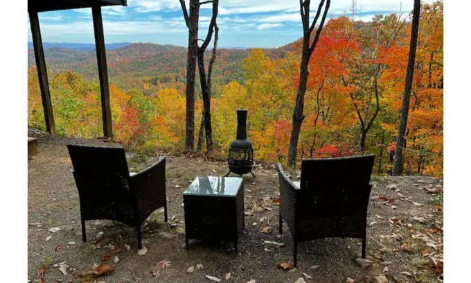 Ranger Cabin | Million Dollar Mountain View at Bear Den studio!