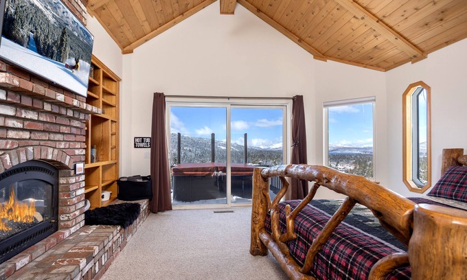 Upper Moonridge Cabin | Million Dollar View Luxury Cabin: Amazing Ski Slope Views, Hot Tub, Sleeps 15