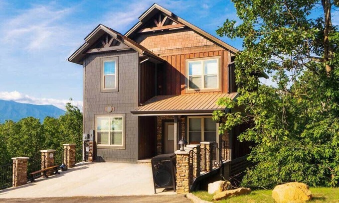 Sevierville Cabin | Million $ Views, Game RM, Pvt Pool, Lux