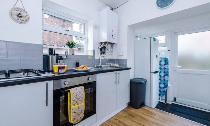 Clayton House | Millola House 2 – near Etihad Stadium free parking