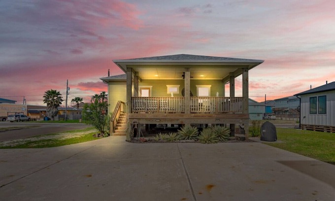 Port Aransas Apartment | Mills Fishing Cabin with Coastal Vibes