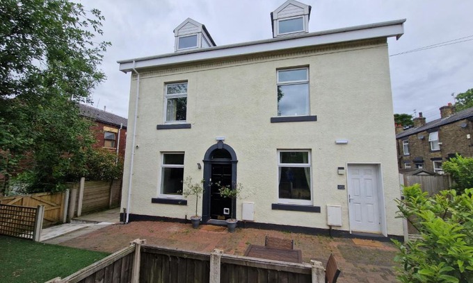 Milnrow Apartment | Milne Apartment 1