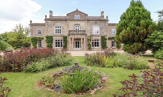 Corton House | MILTON MANOR, pet friendly, luxury holiday cottage in Milton On Stour