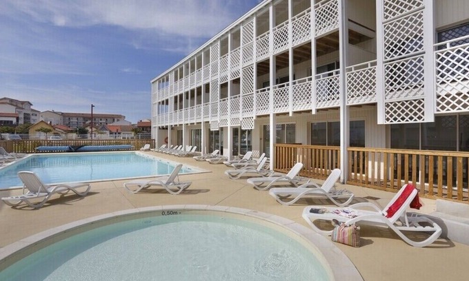Mimizan-Plage Apartment | Mimizan plage : Pretty T2 Bis apartment with outdoor pool near the ocean