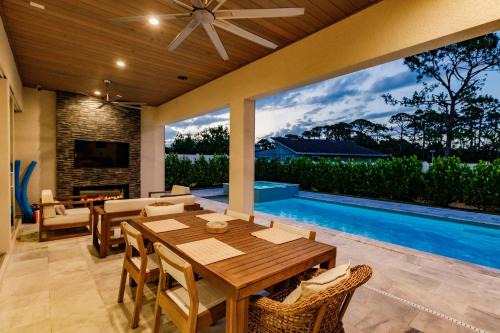 Naples Park House | Mimosa Manor 4-4 Luxury Home Near Vanderbilt Beach