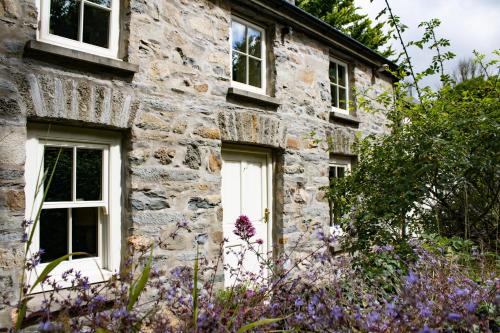 Newport House | Minafon