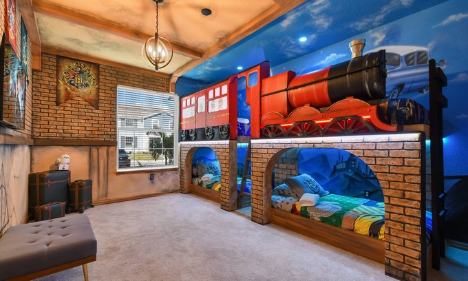 Wellington House | Minecraft Alice and Hogwarts Rooms with Star Wars Loft and Private Pool