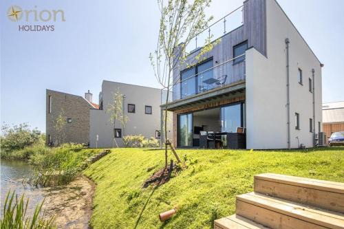 Malmesbury House | Minety Lake 43, Green Haven