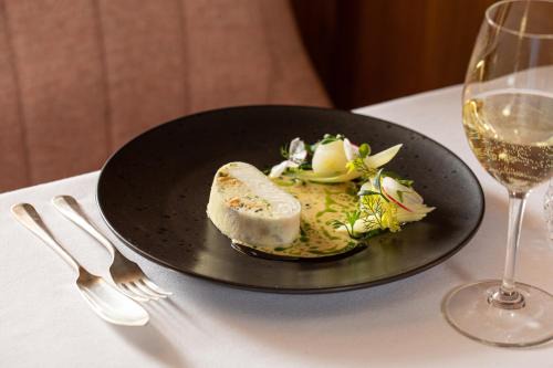Ardnamurchan Peninsula Hotel | Mingary Castle - Restaurant with Rooms