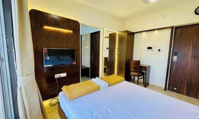 Kandivali East Apartment | Mini Apartment with Kitchenette at Malad West