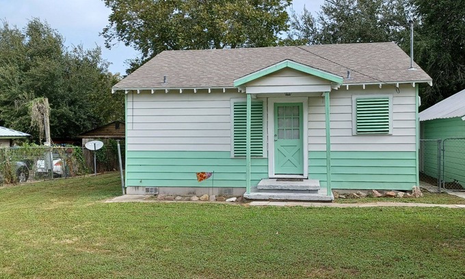 Lakeside Cottage | Mini Getaway