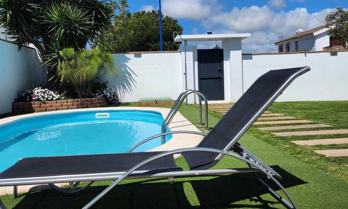 Chiclana de la Frontera House | Minichalet Jacaranda with swimming pool, garden and barbecue.