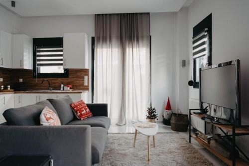 Trikala Apartment | Minimal Condo