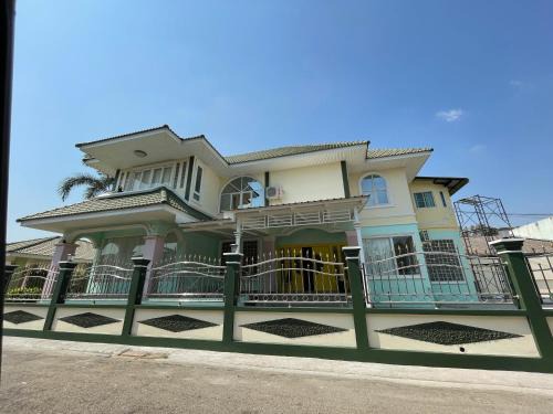 Khlong Kha Chen Villa | minimal house phichit