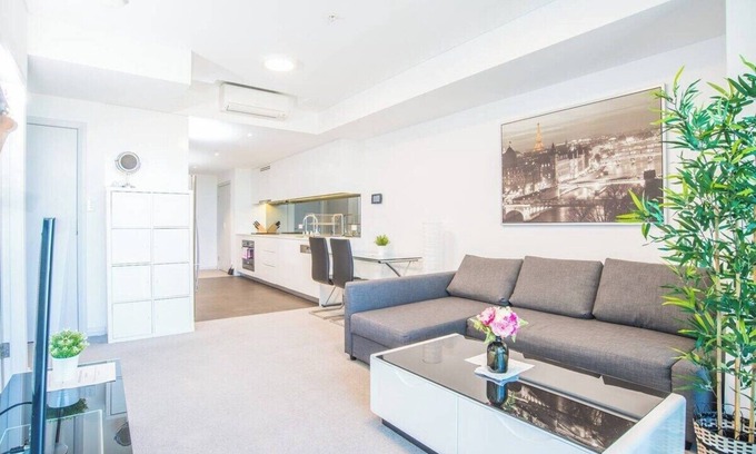 Wentworth Point Apartment | Minimalism modern 1bdr apt waterview P Coles