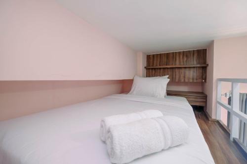 Depok Apartment | Minimalist and Comfy Studio Dave Apartment By Travelio