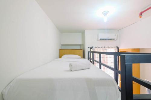 Depok Apartment | Minimalist and Comfortable Studio Dave Apartment By Travelio