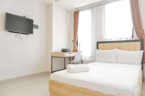 Pondokcina Apartment | Minimalist and Homey Studio at Evenciio Margonda Apartment By Travelio