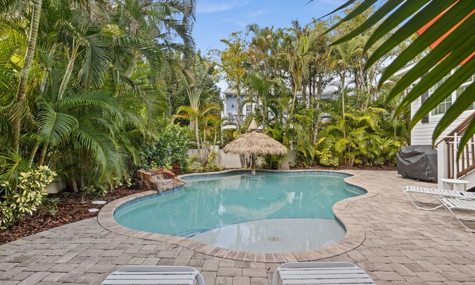 Holmes Beach House | Minnie Cottage- Beautiful 3 bedroom heated pool/spa and short walk to the beach