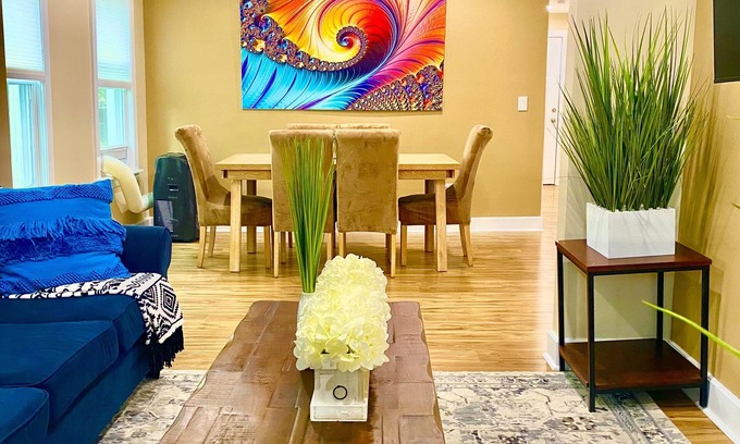 Springfield Condo | Mins from MGM, Downtown springfield, Mercy and Baystate Medical center.