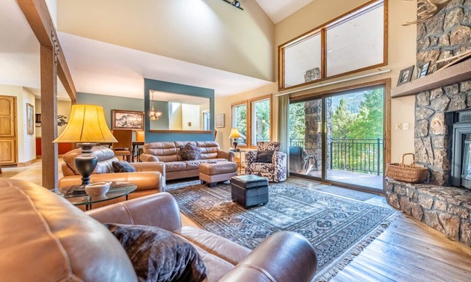 Keystone Condo | Mins To Base of Keystone, Private Sauna & 2 Balconies w/Partial Slope Views!