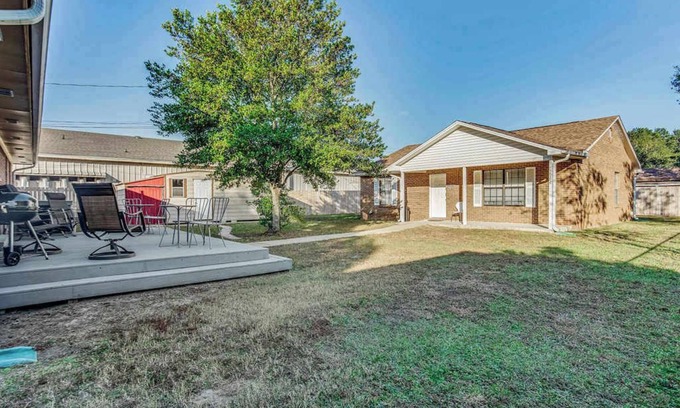 Pensacola Heights House | Mins to Beach & Shopping - Quaint Unit in Bellview