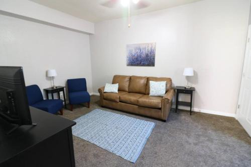 Windsor Park Apartment | Mins To Mass Ave -workspace, Smart Tv & Ac