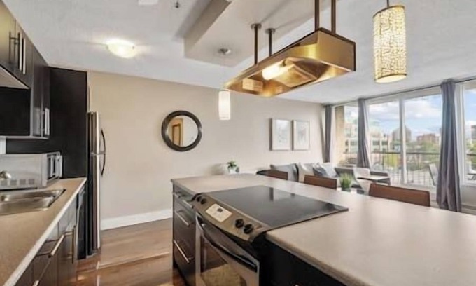 Southwest Calgary Apartment | Mins to Saddledome | Parking | Central Downtown