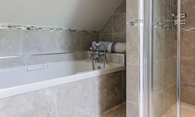 Tully Apartment | Mins walk from the beach. Great Location