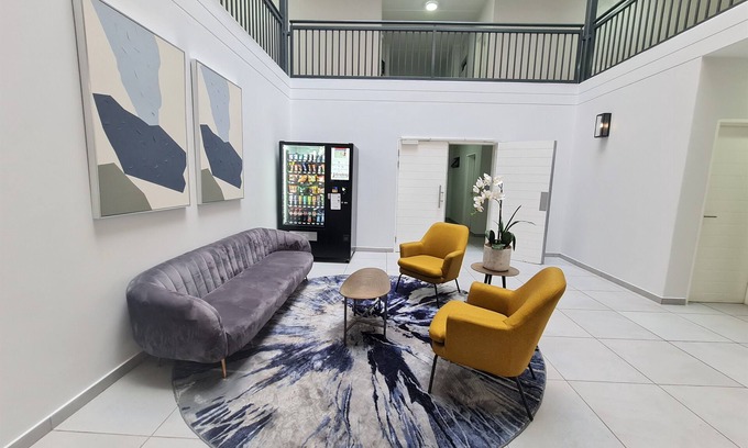 Greater Johannesburg Metropolitan Area Hotel | MINT Express Melrose View