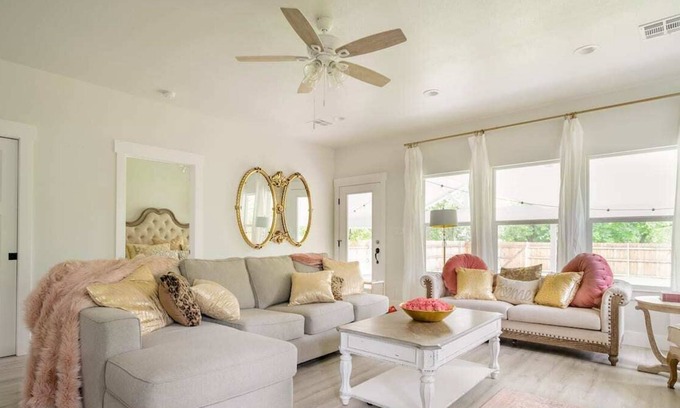 Brazos House | Mint Maven House - Silo District - Hot Tub