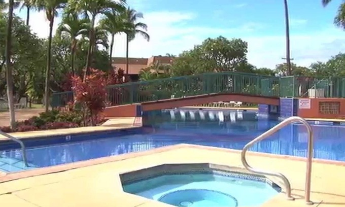 Kihei Condo | Minute walk to the beach! Updated, clean Three Bed/Two bath condo! Sleeps 8