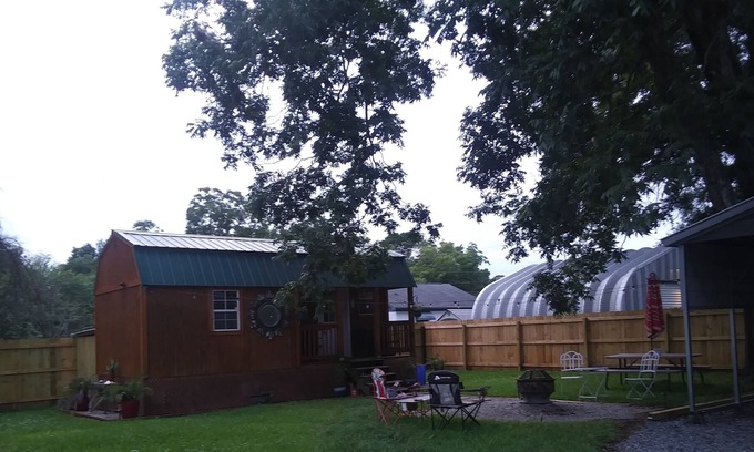 Charleston Cabin | Minutes away from downtown Charleston and Folly Beach!