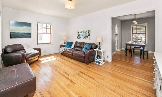 Roosevelt House | Minutes from Fargodome, NDSU, and downtown Fargo!