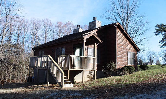 Makanda Cabin | Minutes from Giant City - SIU - Shawnee Winetrail - Cedar Lake - Shawnee Forest!