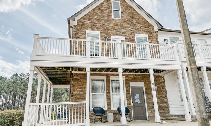 Oxford House | Minutes from The Square and Ole Miss Campus! Newly Renovated Townhome