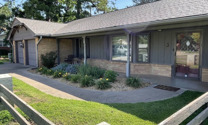 Stillwater House | Minutes to campus 2mi to Boone Pickens or 3 to the Fairground