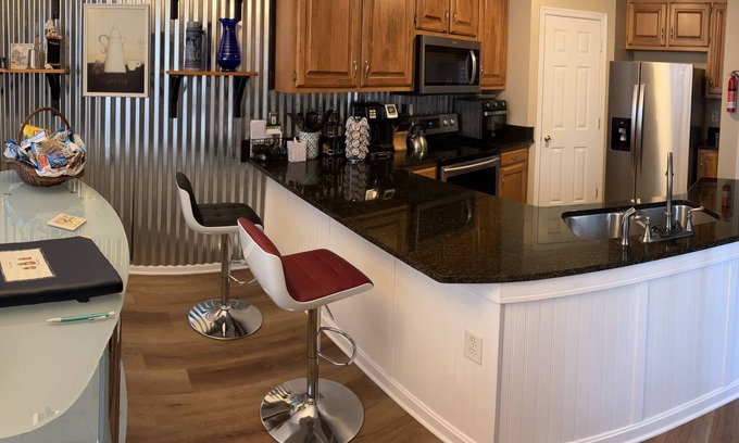 Williamsburg House | Minutes to Colonial Williamsburg, William & Mary, Busch Gardens, Pet Friendly!