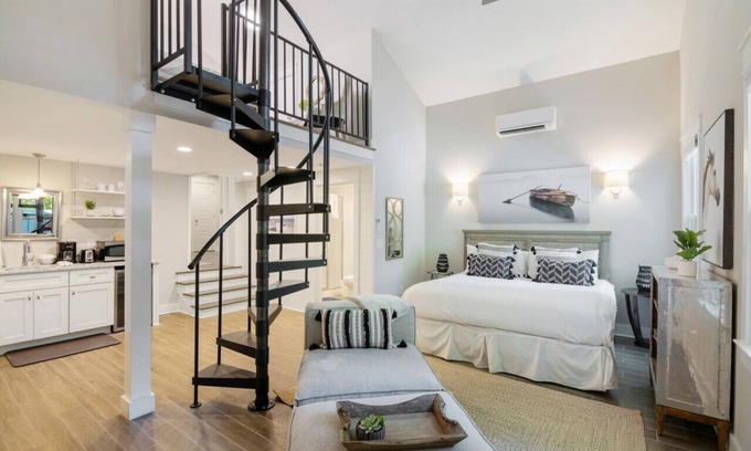 Mount Pleasant House | Minutes to Downtown Charleston, Shem Creek & Beach