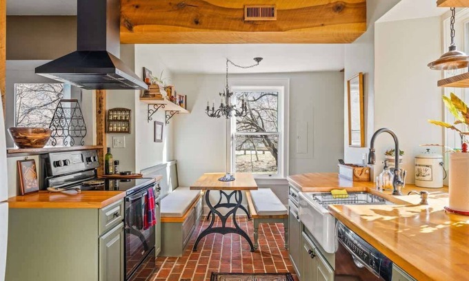 Bolivar Cabin | Minutes to Downtown Harpers Ferry, Hot Tub