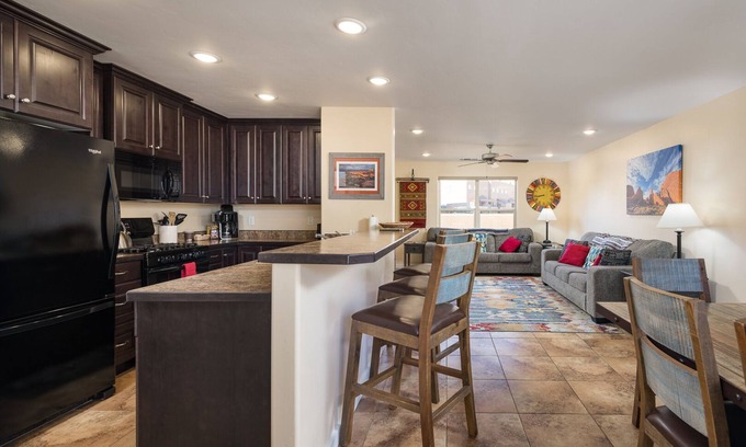 Moab South Valley House | Minutes to Downtown & Ntl Parks | Pool and Hot Tub
