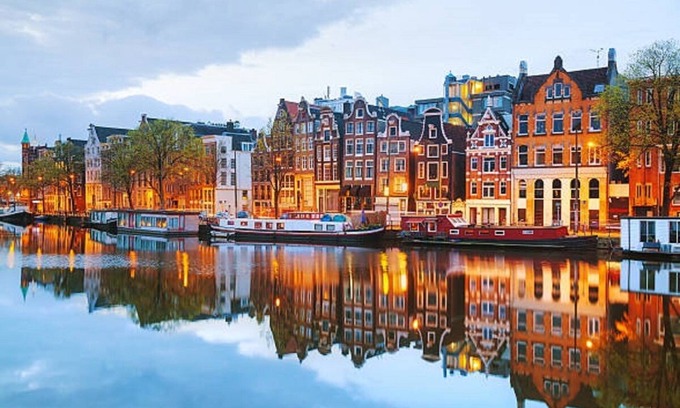 Frederik Hendrikbuurt Apartment | Minutes to Jordaan and Vondelpark-The perfect place to explore Amsterdam