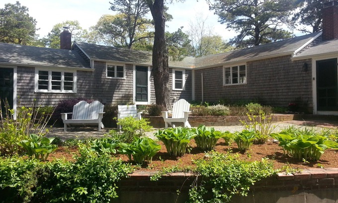 Truro House | Minutes to several local Beaches, Clean, A/C, fire pit, perfect family home!