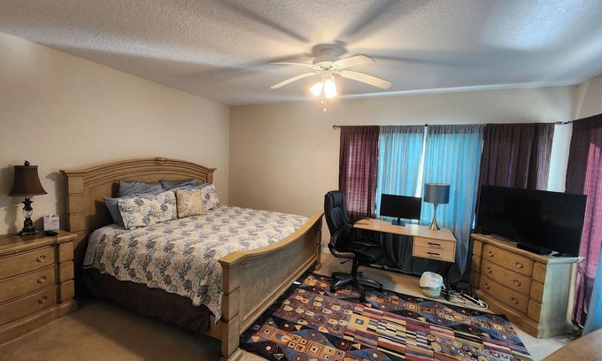 New Smyrna Beach Condo | Minutes Walk to Ocean 3-bedroom Pools Hot Tub Central Florida Attractions