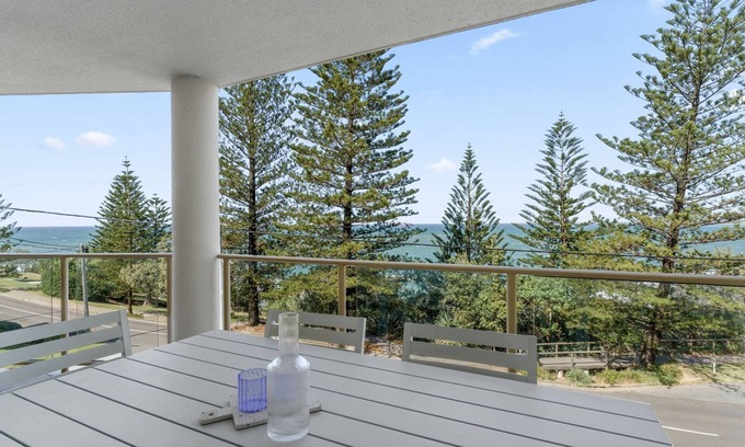 Kings Beach Apartment | Minya Court Unit 4 Kings Beach QLD