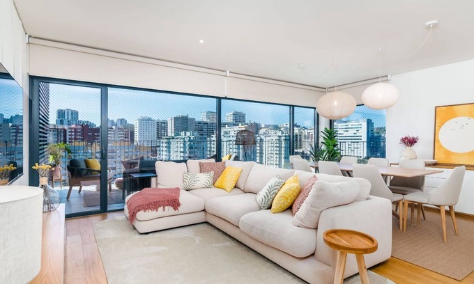 Alges Apartment | Miraflores Modern Apt w/Balcony by LovelyStay