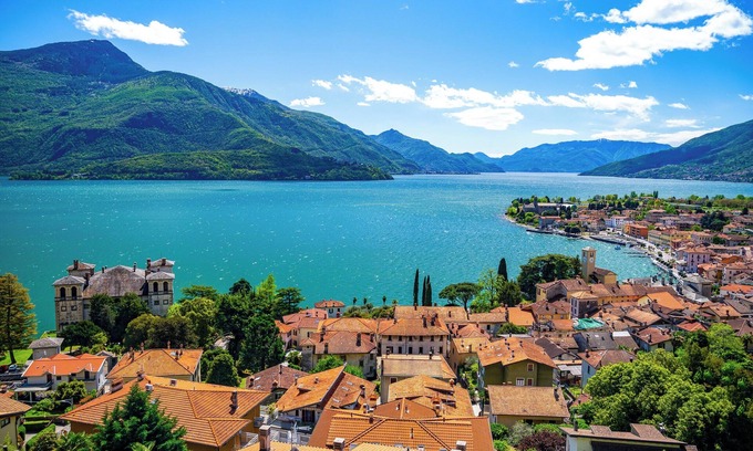 Consiglio di Rumo Apartment | Miralago Attico Top Floor Holiday Apartment with Pool