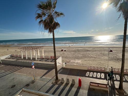 Cadiz Apartment | Mirando al Mar con Wifi y Terraza 1ª línea playa